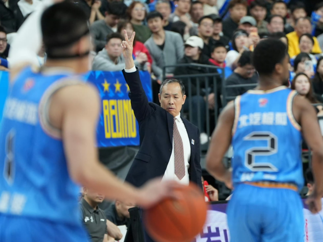 北京首钢VS浙江男篮!许利民出奇制胜,斯佩尔曼复出,央视直播