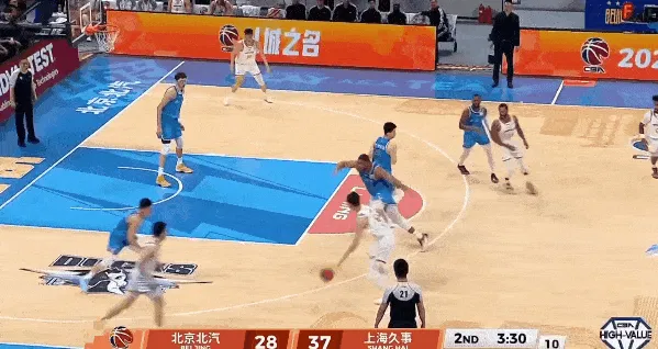 pg模拟器在线试玩-王哲林持球突破急停跳投命中,上海第二节领先北京11分
